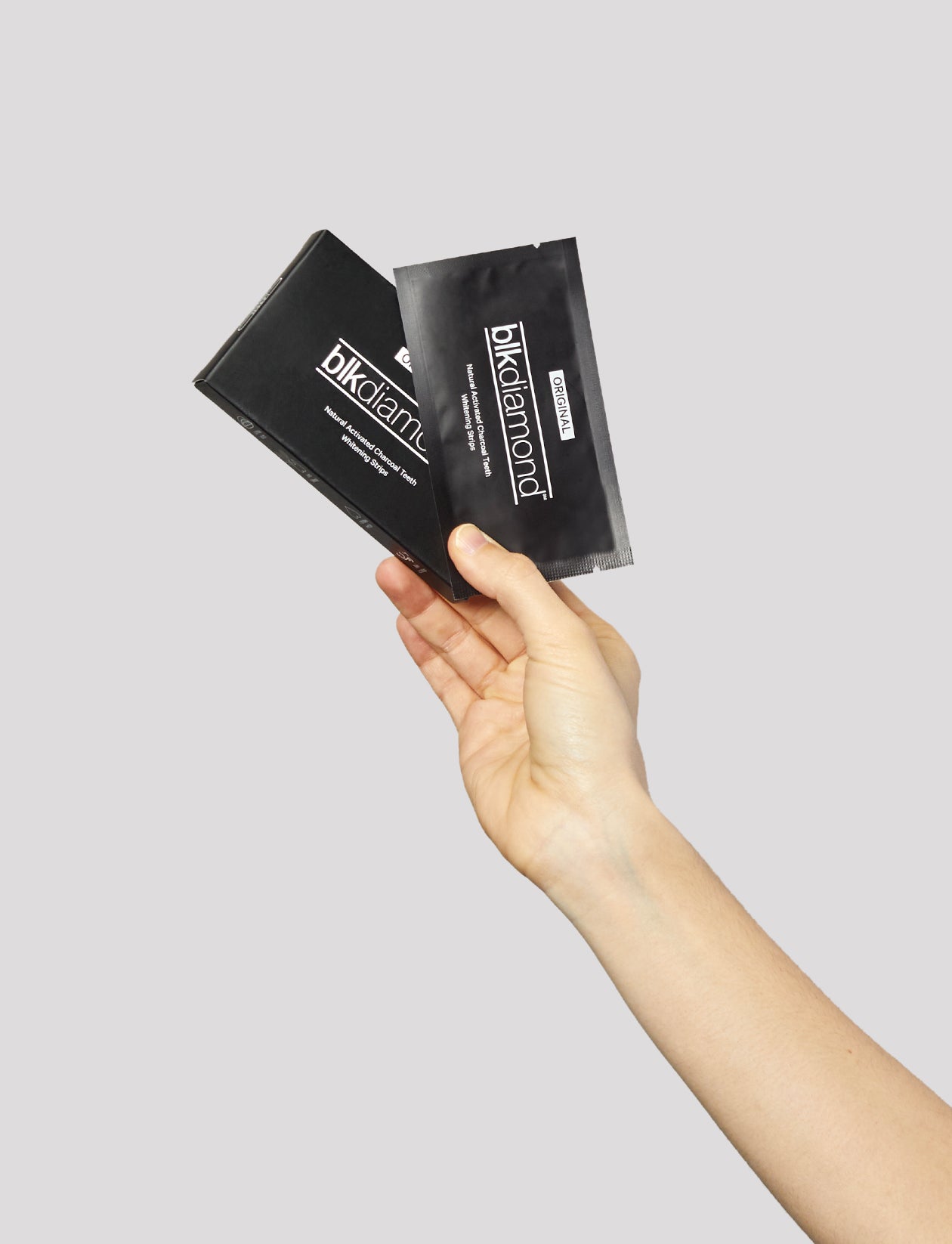 CHARCOAL WHITENING STRIPS